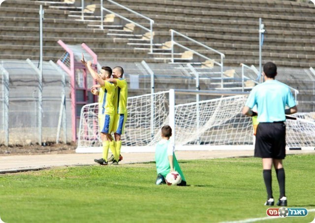 בן ארי חוגג את השער (עודד חסין)